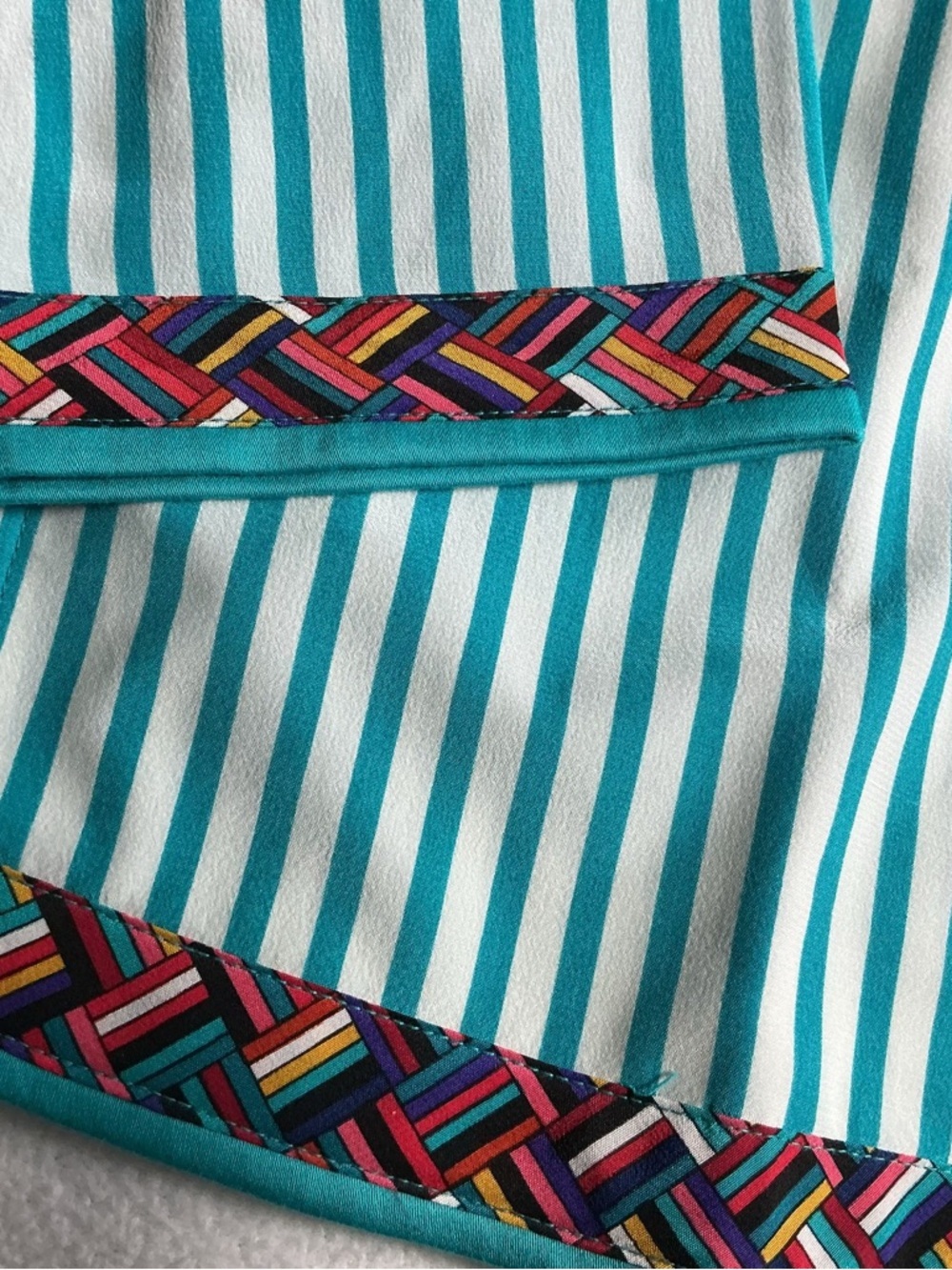 Koos silk reversible colorful jacket size medium - Picture 7 of 15